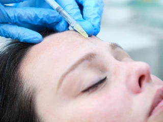 WHAT ARE THE RISKS OF A NON-SURGICAL BROW LIFT? (BROW LIFT FAQ)
